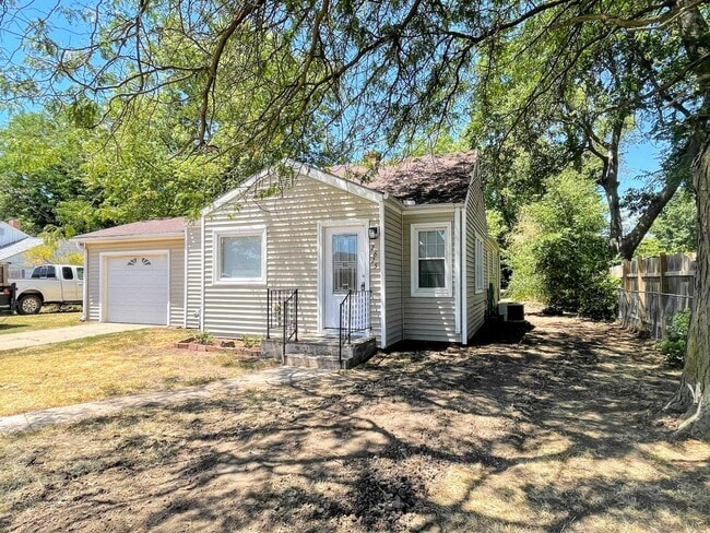 Photo - Nice 4 bedroom Home