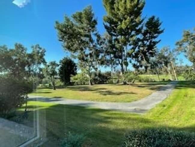 Photo - Impeccable end-unit La Mancha townhome in Mission Viejo