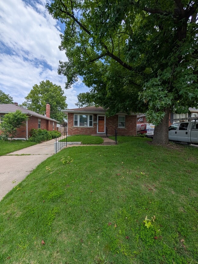 Photo - 9035 Bessemer Ave