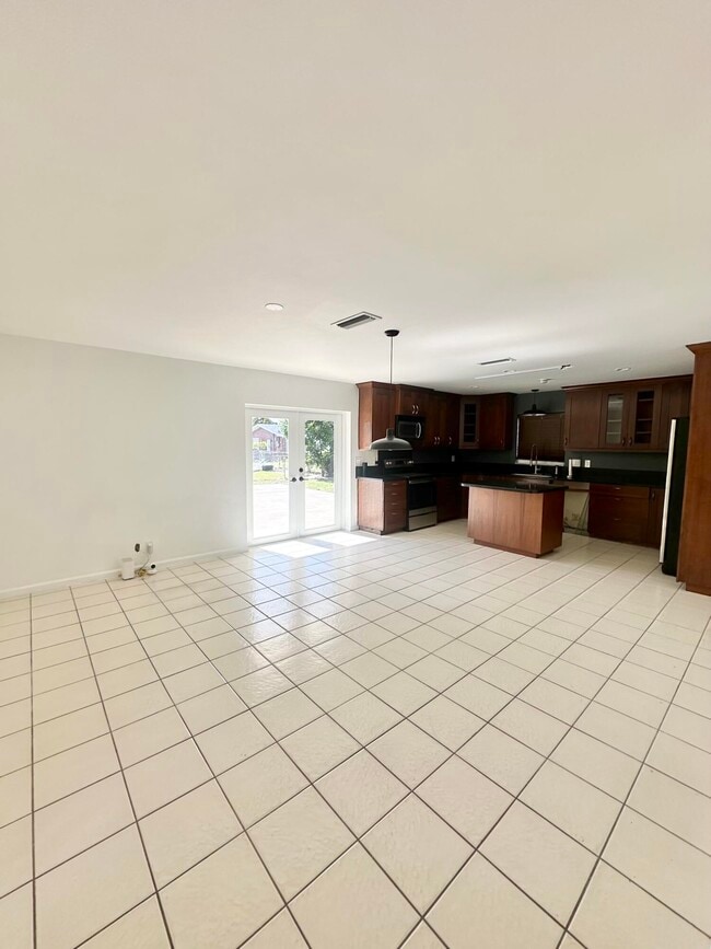 Photo - 2030 Bonnie St