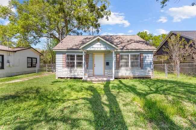 Building Photo - 1314 Fairview Dr