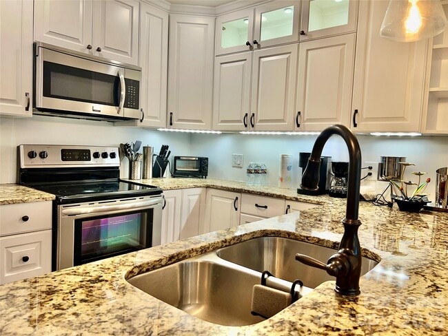 Photo - 1323 Queens Rd Unit 417