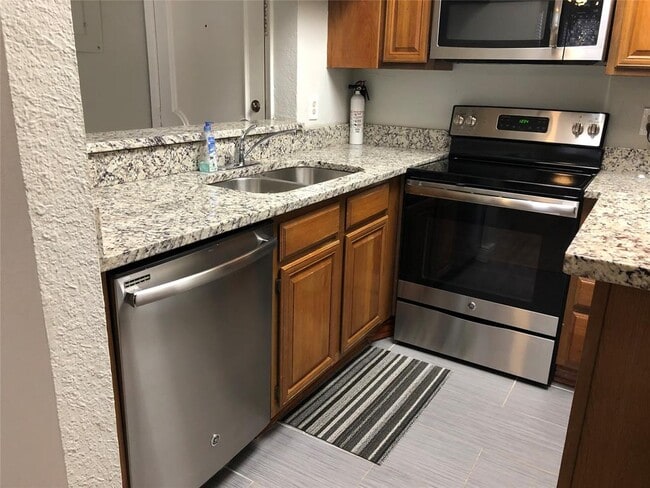 Photo - 806 W 24th St Unit 123