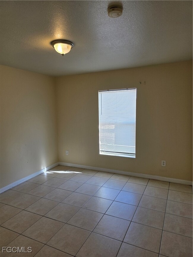 Building Photo - 127 Ivan Ave S