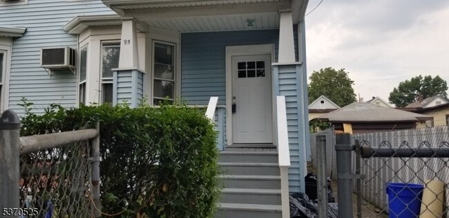 Building Photo - 95 Monroe St Rental