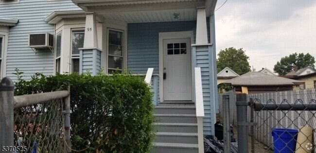Building Photo - 95 Monroe St Rental