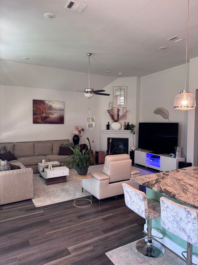 Photo - 513 Lambert Cv