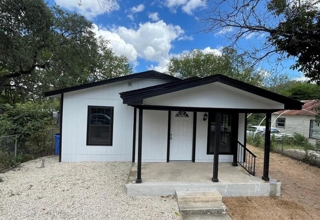 Photo - 613 S Saunders St