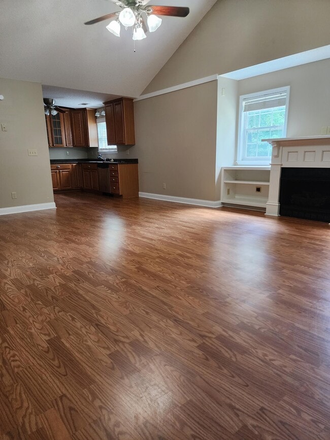 Photo - 112 Maplewood Ave SW