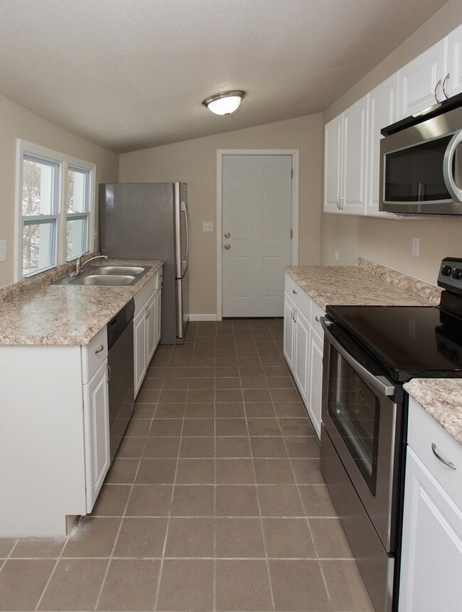 Photo - Beautiful 3 Bedroom 1 Bath Home - Pyramid ...