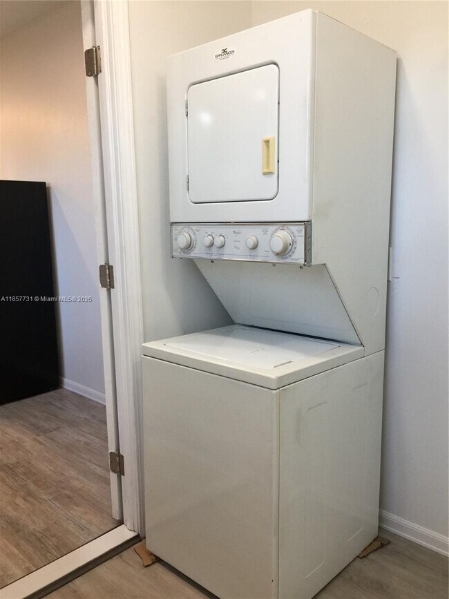 Building Photo - 58xx SW 122nd Ave Unit 3 Rental