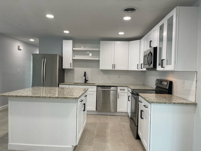 Photo - 482 Oakwood Dr