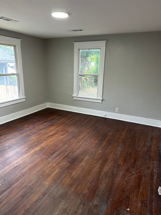 Photo - 2059 Waverly Ave