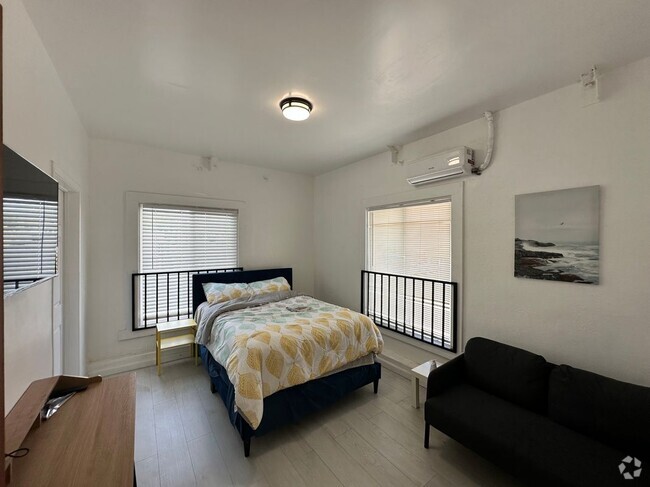 Building Photo - 246 N Pacific Ave Rental