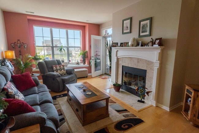 Photo - 2 Bedroom Lake Michigan Condominium Unit 211