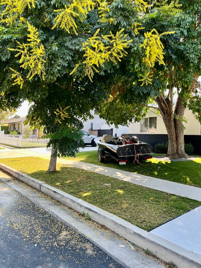 Photo - 5779 Enfield Ave