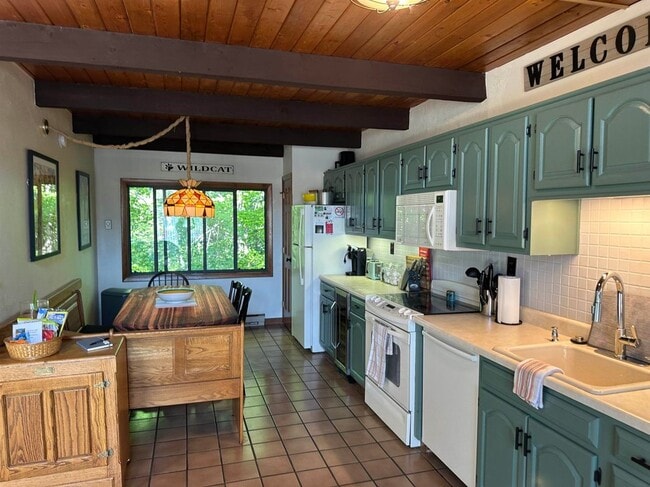 Photo - 44 Linderhof Golf Course Rd Unidad D8