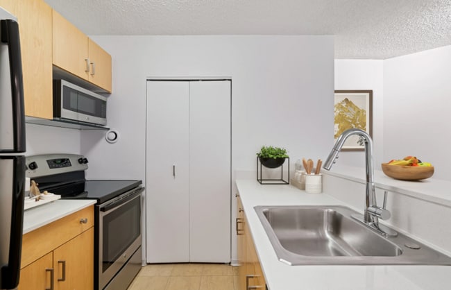 Photo - 710 N Dearborn St