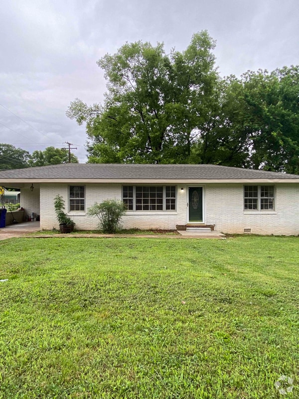 Building Photo - 201 Normandy Dr Rental