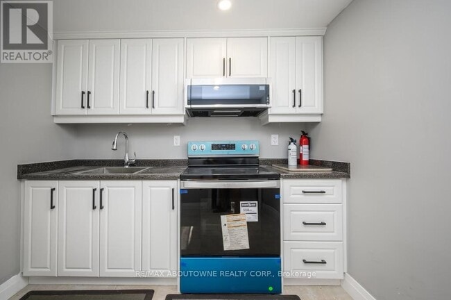 Photo - 2444 Woburn Crescent