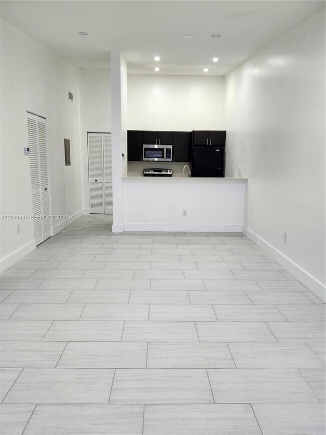 Photo - 18224 Mediterranean Blvd Unit 8-17