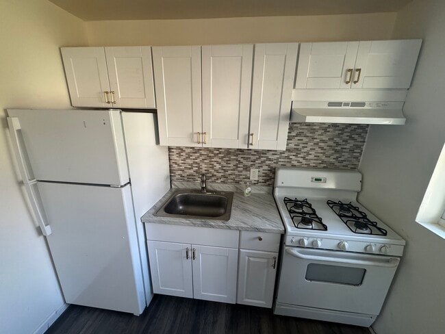 Building Photo - 27 Hillside Ave Unit 8