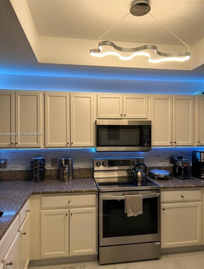 Building Photo - 11501 NW 89th St Unit 102