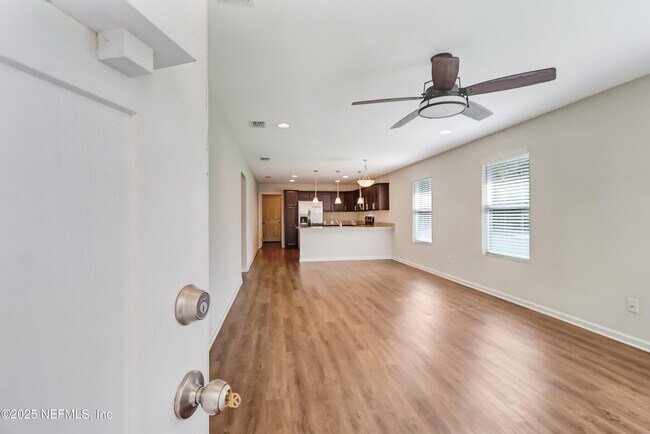 Photo - 4566 Kerle St