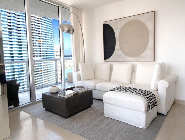 Photo - 475 Brickell Ave Unit 3915