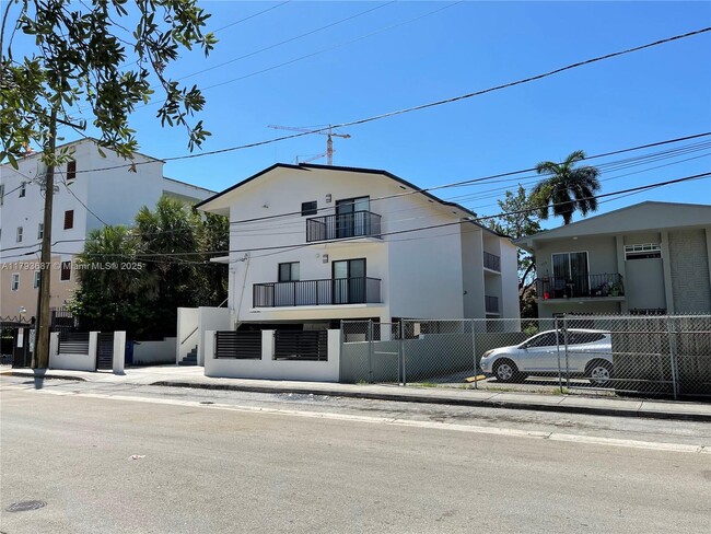 Photo - 420 SW 2nd St Apartment Unit 3