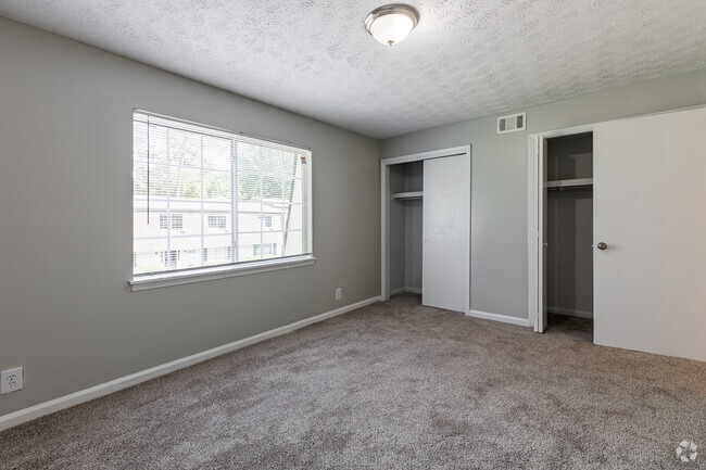 2BR, 1BA - 1,147SF - Woods on Tara