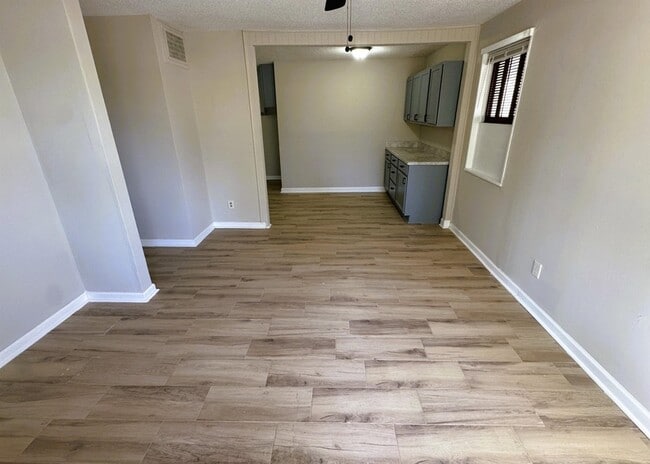 Photo - 961 N Perkins Rd