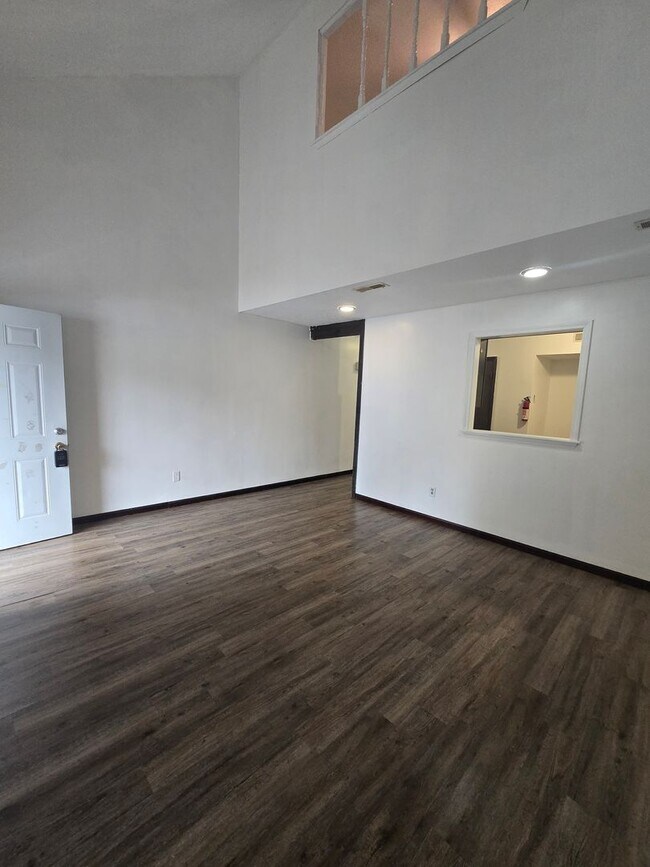 Photo - 2305 Southridge Dr Unit D