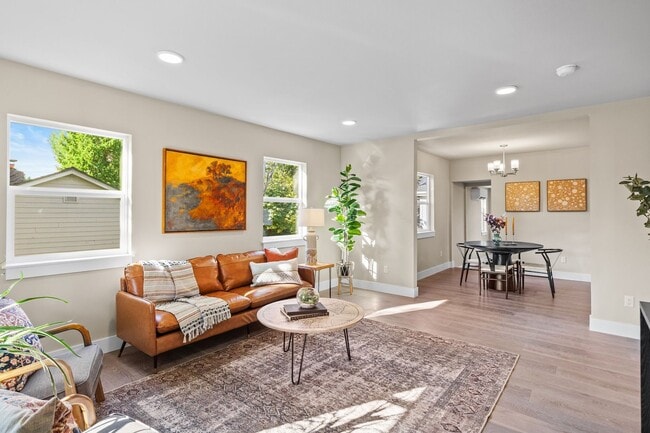 Photo - 9547 Wallingford Ave N