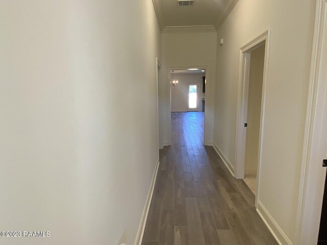 Photo - 103 Tenor St