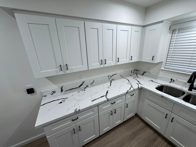 Photo - 2122 N Glenn Ave Unit 2122