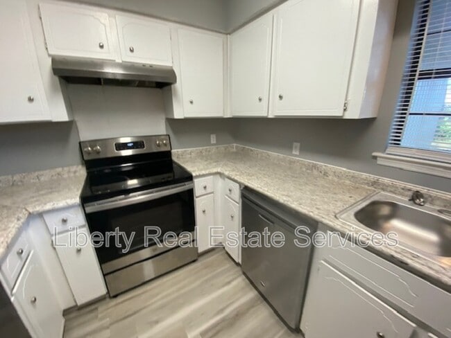 Photo - 300 Robinson Loop