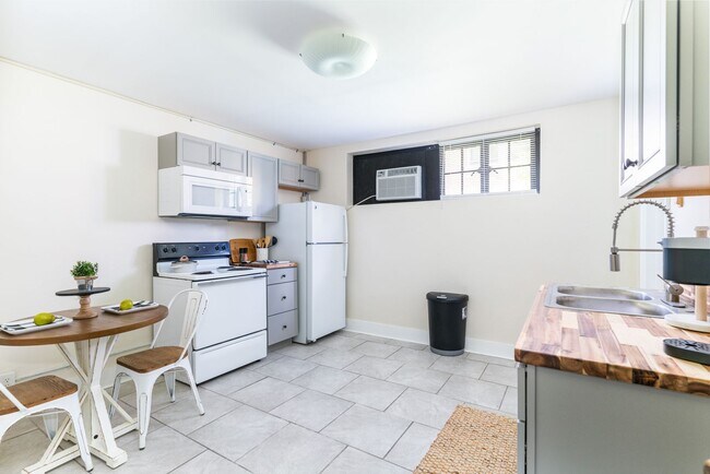 Photo - Dumont Apartments