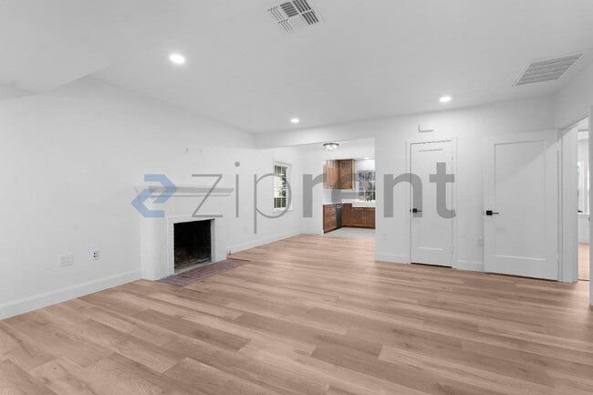 Photo - 2633 16th St