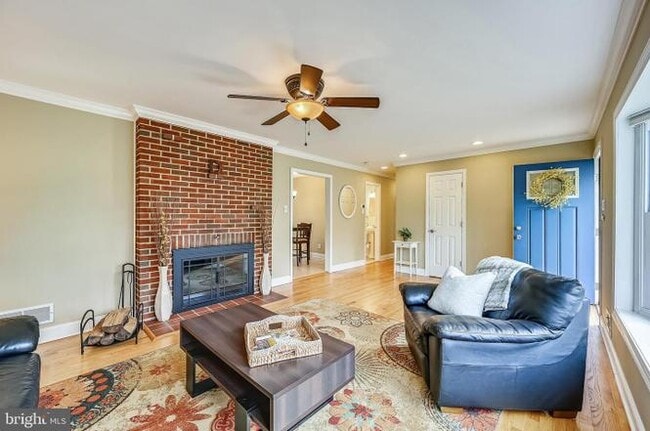 Photo - 611 Center Dr