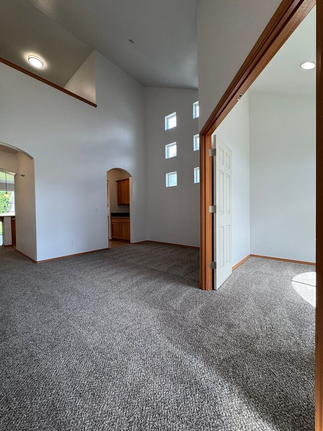 Photo - Large 4 Bed Rental in Established Neighborhood