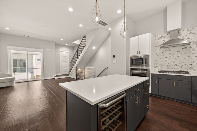 Building Photo - 2114 Engelmohr St Unit B