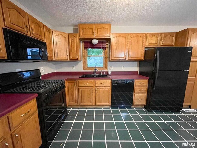 Photo - 2237 Waveland Dr