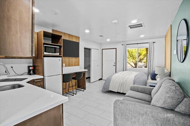 Photo - 1879 W Peppertree Dr