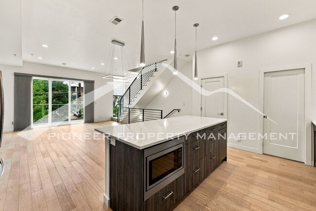 Photo - 1628 Irving St