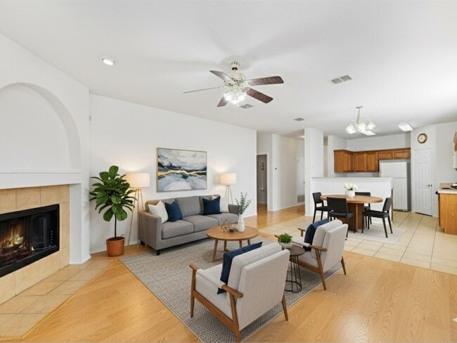 Photo - 548 Linacre Dr