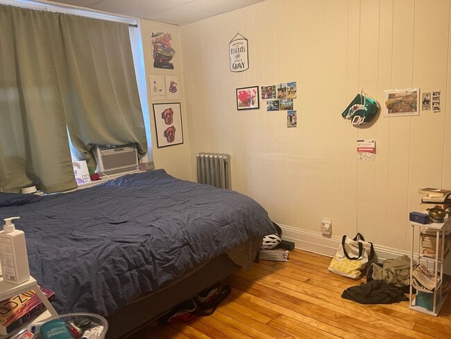 Photo - Top Floor Sunny 2 Bed Equal Large bedrooms... Casa