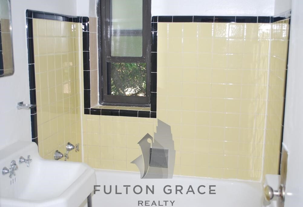 Photo - 1360 W Touhy Ave Unit 301