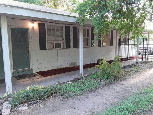 Photo - 108 N Victoria St