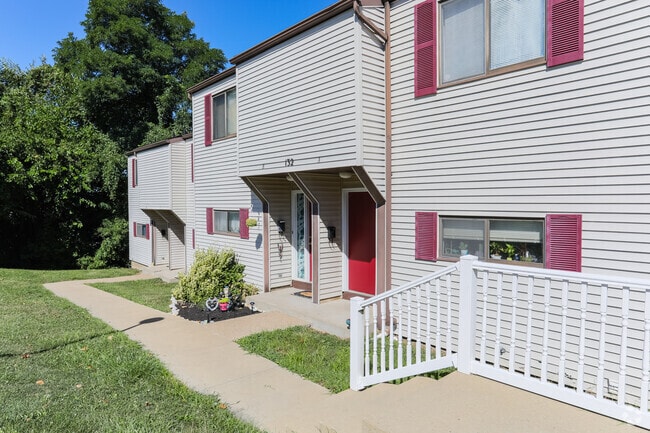 Building Photo - 133 Orchard Dr Unit 133 D